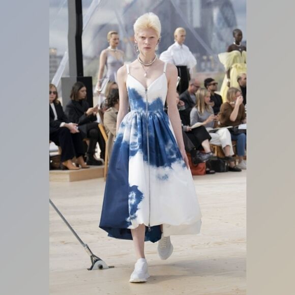 ALEXANDER MCQUEEN Blue Sky Tie Dye Pull On Shorts XL / 10 Clouds Drawstring NWT - Picture 13 of 14